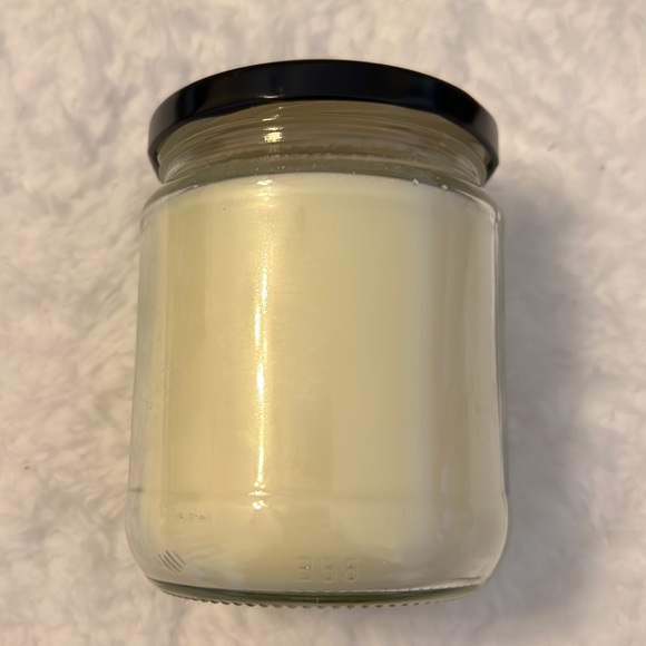 James & Maria Organic Co. 16oz Candles- Includes one of each of 3 Scents🕯 NWT - Picture 5 of 9